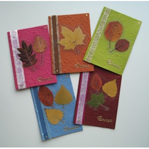 Onnittelukortti lehtikoristeella